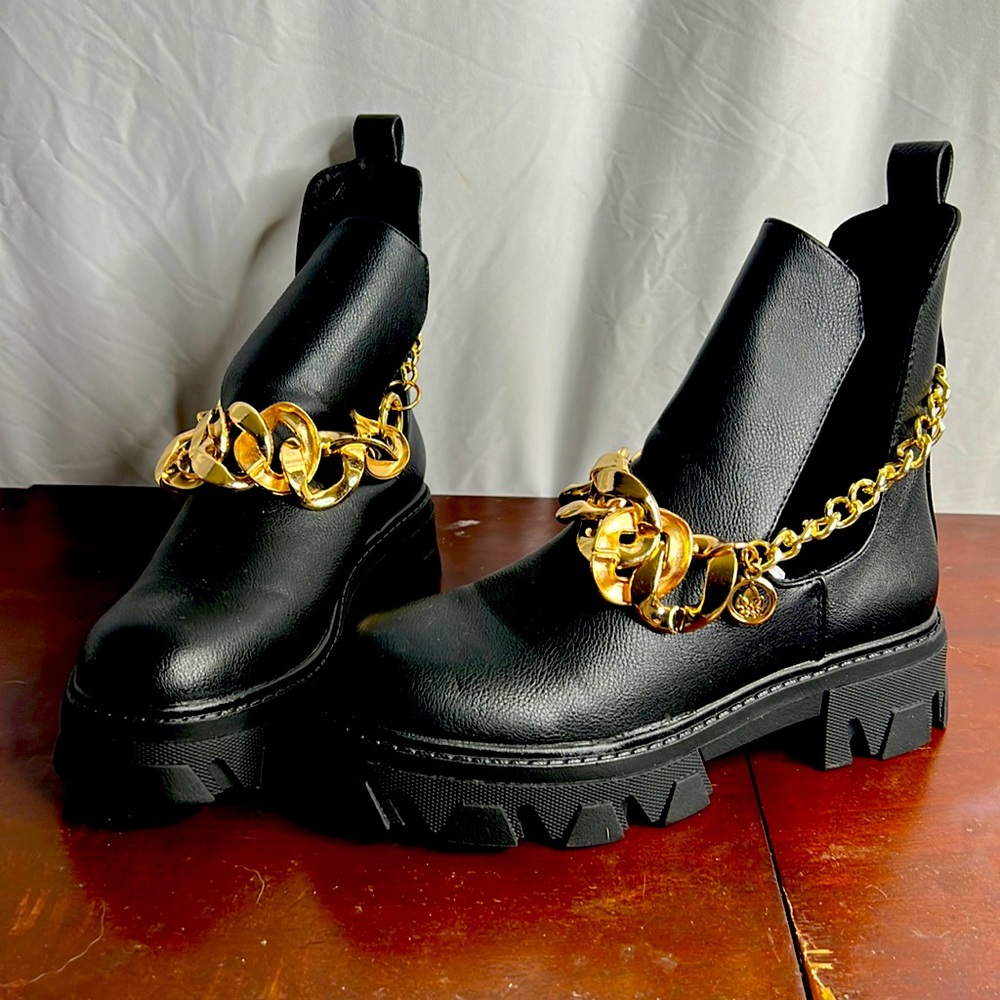 Femme fetal ankle boots ( w/ chain )